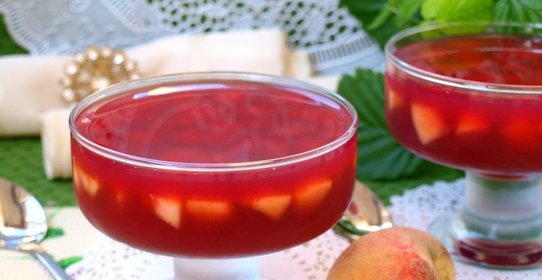 Персики в малиновом желе