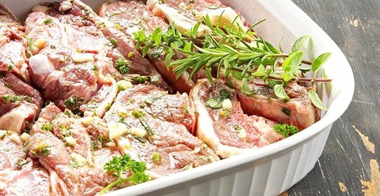 Баранина, маринованная с чесноком и орегано