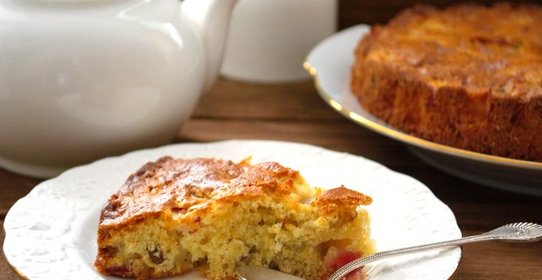 Яблочный пирог с изюмом