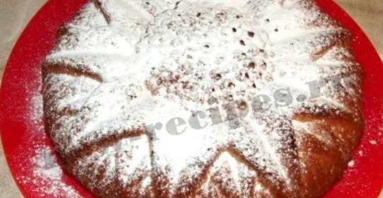 Банановый пирог с сахарной пудрой