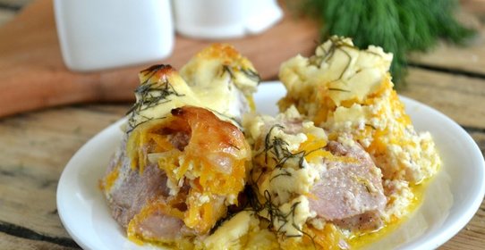 Мясо в духовке со сметаной