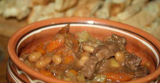 Сытное жаркое с говядиной и фасолью