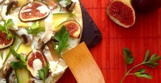 Пицца с инжиром и цукини