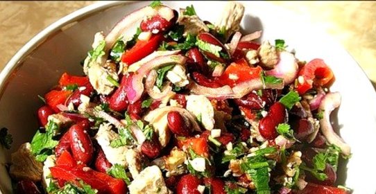 Салат с фасолью и мясом