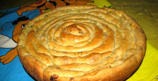 Пирог с ветчиной, сыром и зеленью