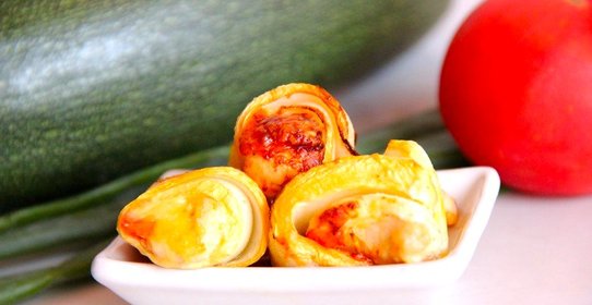 Кабачковые рулетики с курицей