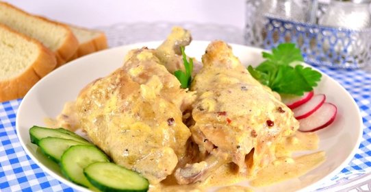 Куриные бедрышки в сырном соусе