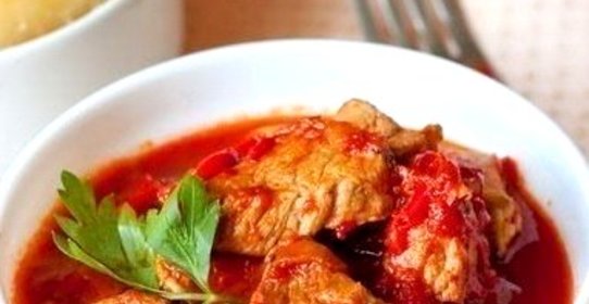 Свинина, тушеная со сладким перцем