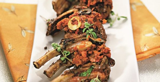 Баранина с пряным морковным пюре