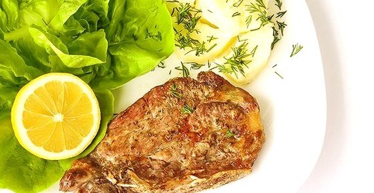 Свиные отбивные с кориандром