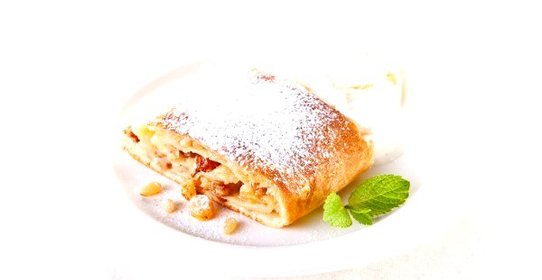 Венский штрудель с яблоками и корицей