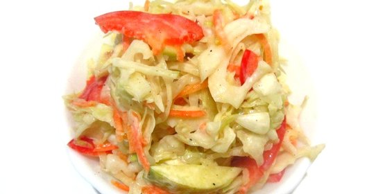 Салат из капусты и сладким перцем