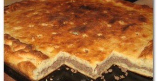 Слоеный пирог с фаршем