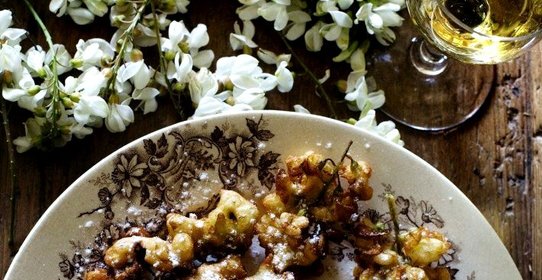 Цветы акации во фритюре