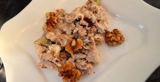 Салат мясной с хреном и маринованными огурцами