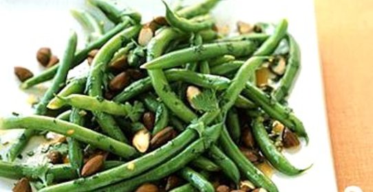 Салат с зеленой фасолью и миндалем
