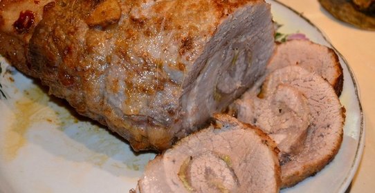 Рулет из свинины вареный