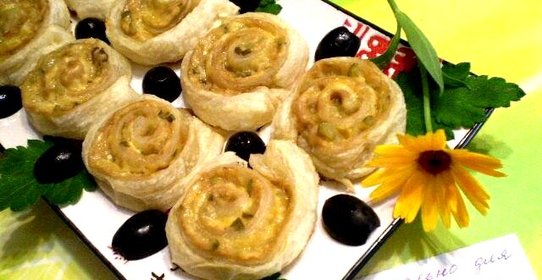 Рулетики с паштетом и огурцом