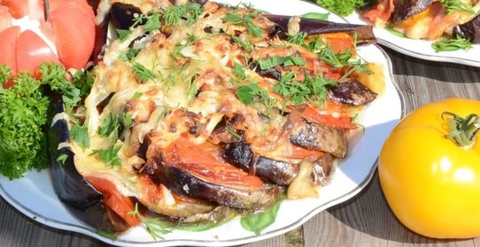 Баклажаны запеченные с сыром и помидорами