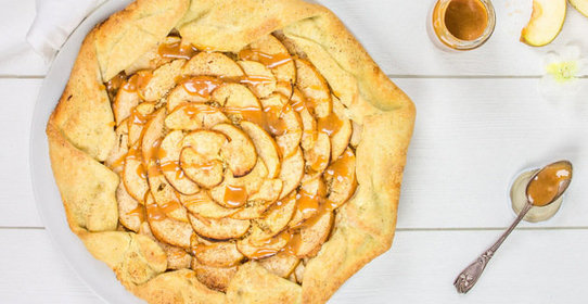 Яблочный пирог с соленой карамелью