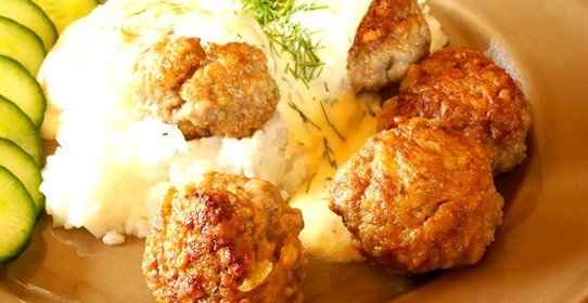 Шарики мясные с орехами и изюмом