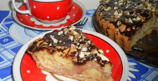 Пирог с творожной начинкой и шоколадной глазурью