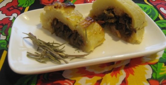 Картофельный рулет с овощами
