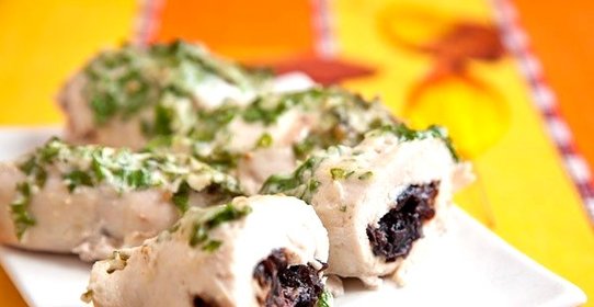 Рулет из курицы с черносливом