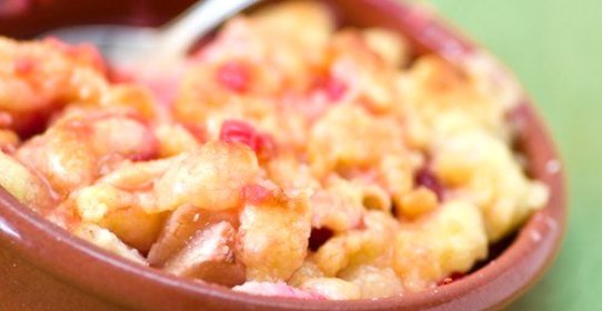 Пудинг с ревенем и клубникой