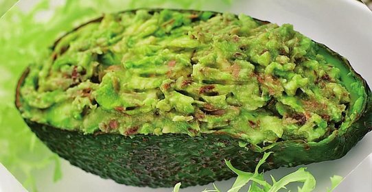 Салат из авокадо с тунцом