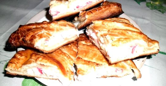 Сырный пирог с крабовыми палочками