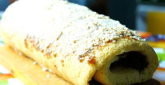 Рулет с грушевым вареньем