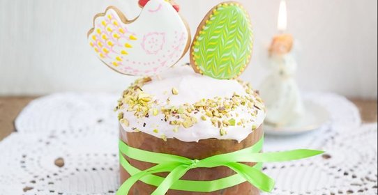 Кулич на взбитых белках и с замоченными в роме сухофруктами