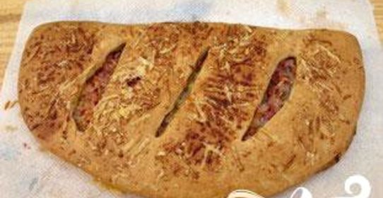 Крытый пирог с беконом и сыром