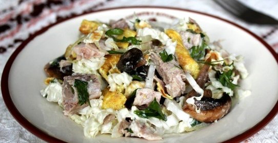 Салат мясной с грибами