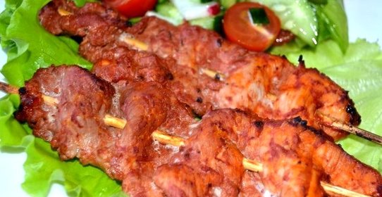 Шашлычки из свинины на шпажках в духовке