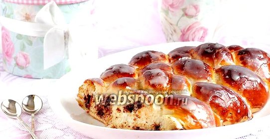 Плетёнка с орехами и шоколадом