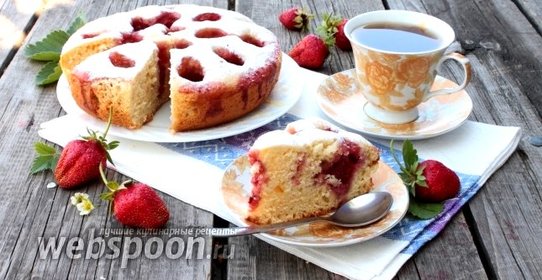 Пирог с клубникой в мультиварке