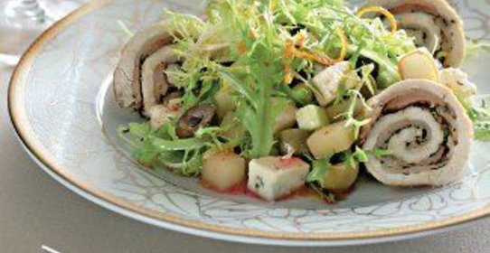 Салат с рулетами из индейки