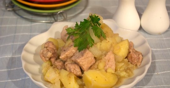 Свинина, тушеная с картошкой