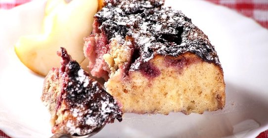 Сливовый пирог в мультиварке