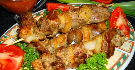 Шашлык из куриной печени на сковороде