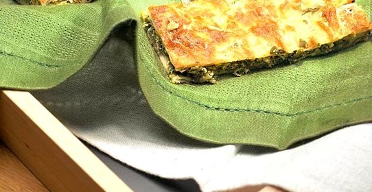 Пирог со шпинатом и зеленым луком