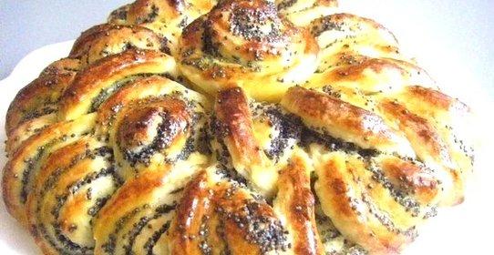 Пирог из дрожжевого теста с маком