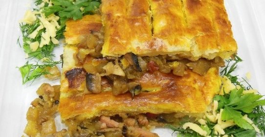 Слоеный пирог с балыком и ананасами