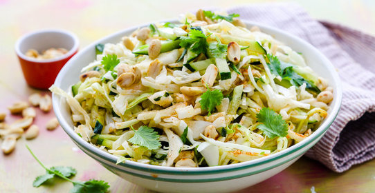 Салат из молодой капусты с огурцами