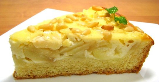 Яблочный пирог с кедровыми орешками