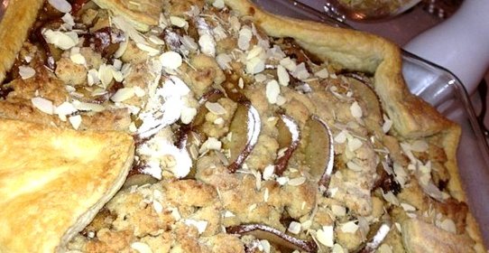 Пирог с карамельными грушами