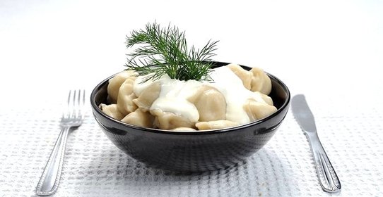 Пельмени в горшочке в молоке