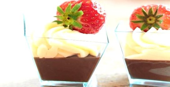 Сливочно-шоколадный десерт в стаканчиках